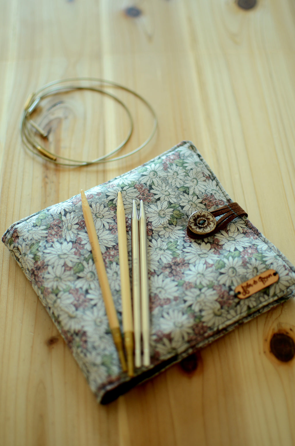 Interchangeable knitting needle case for more than a full set/ big knitting needle storage/ print on natrual linen