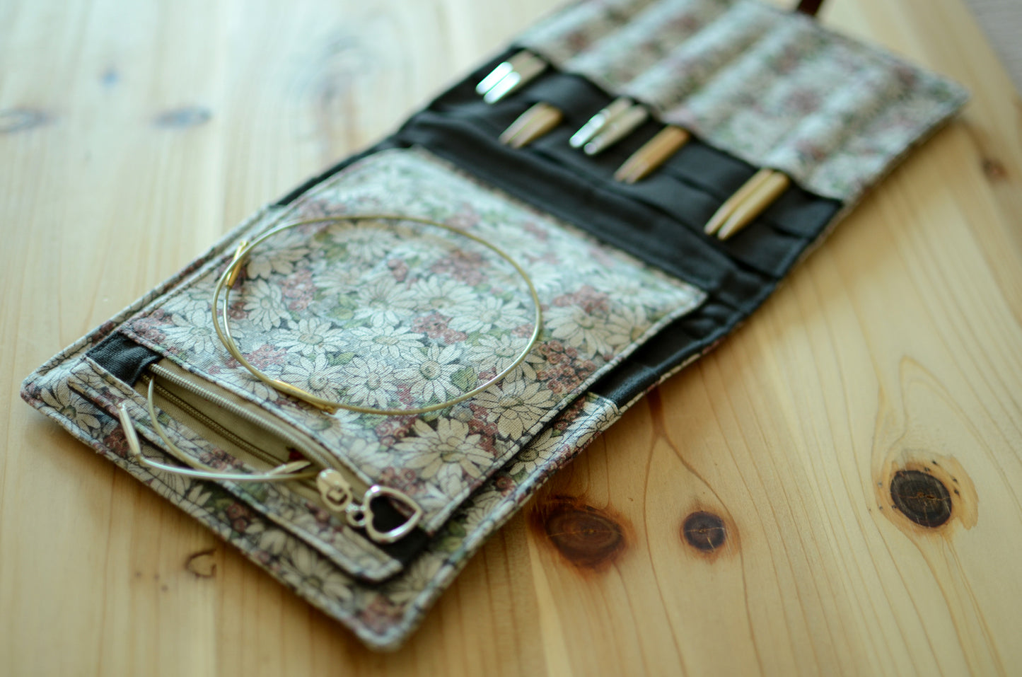 Interchangeable knitting needle case for more than a full set/ big knitting needle storage/ print on natrual linen