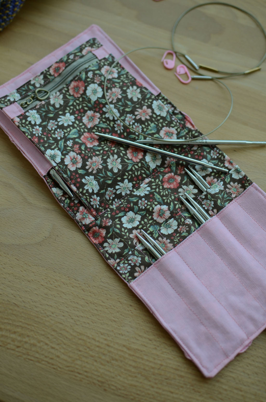 Roadtrip knitting needle case for travel knitters - Atelier de Soyun