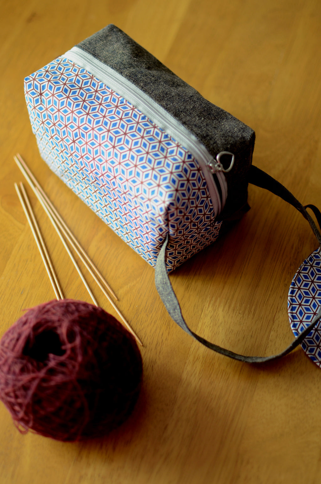 Compact project bag for small knitting crochet project